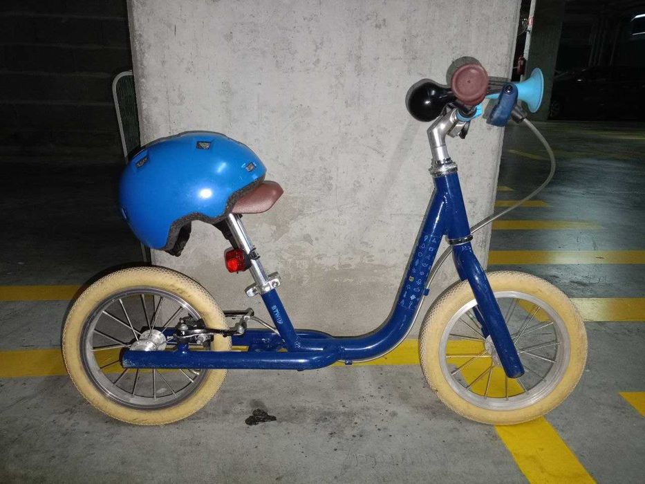 Bicicleta sem pedais B'Twin Runride 520 Cruiser com travão + capacete, buzina e luzes