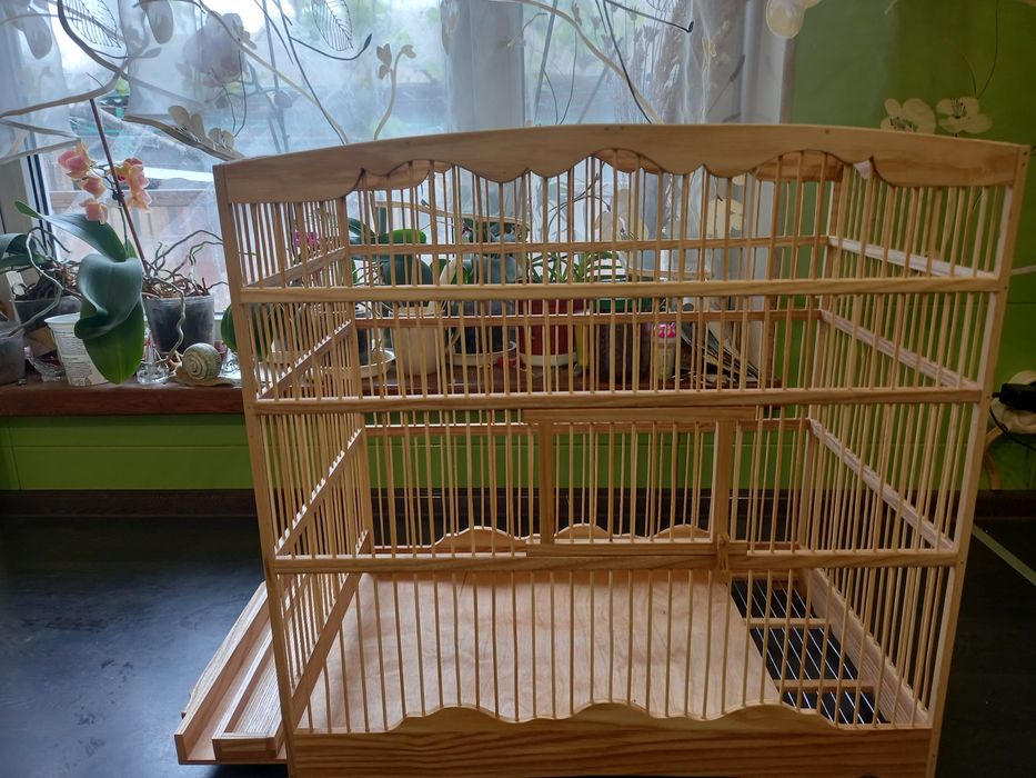 Деревянные клетки для  птиц