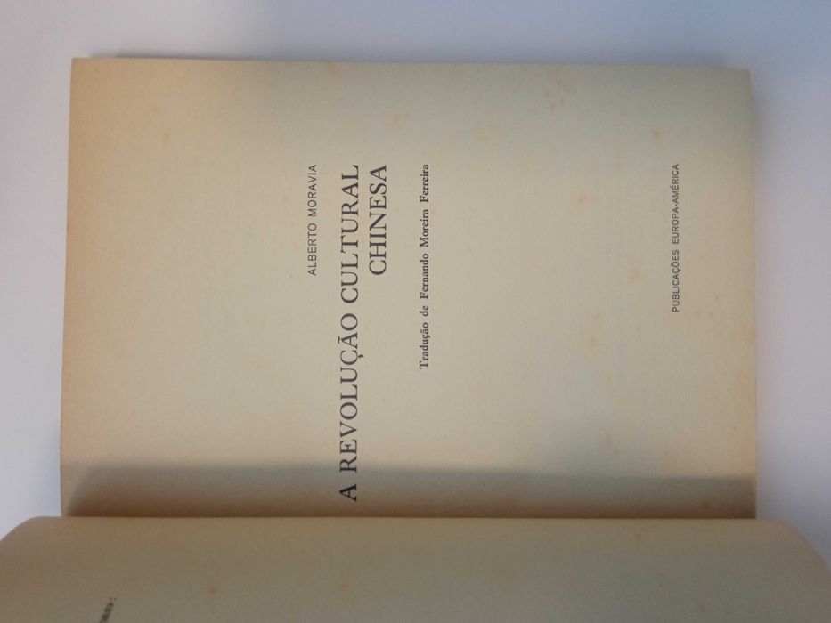 A Revolução Cultural Chinesa, de Alberto Moravia.