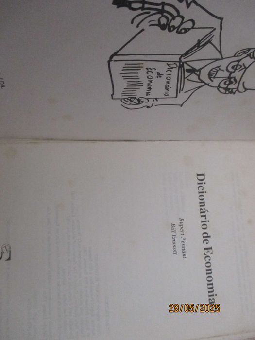 2 dicionários -Dicionário de economia e de política internacional