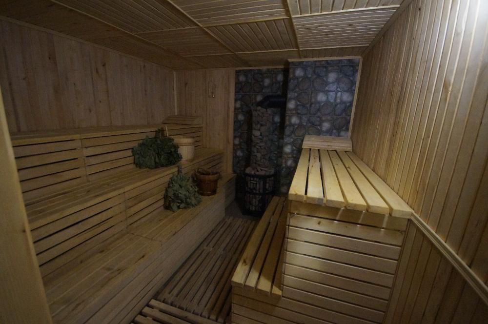 Сауна Баня Лазня Чан з краєвидом на Петрос Котедж Проживання Ясіня