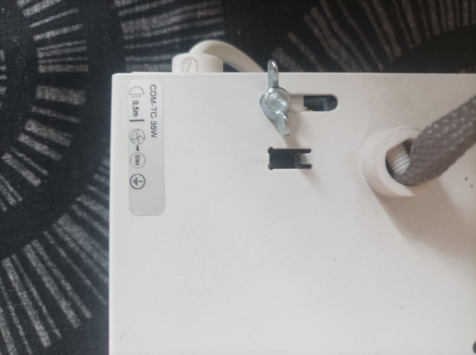 прожектор металлогаллогалогенный 35w + 5 м.кабеля+ запасная лампа