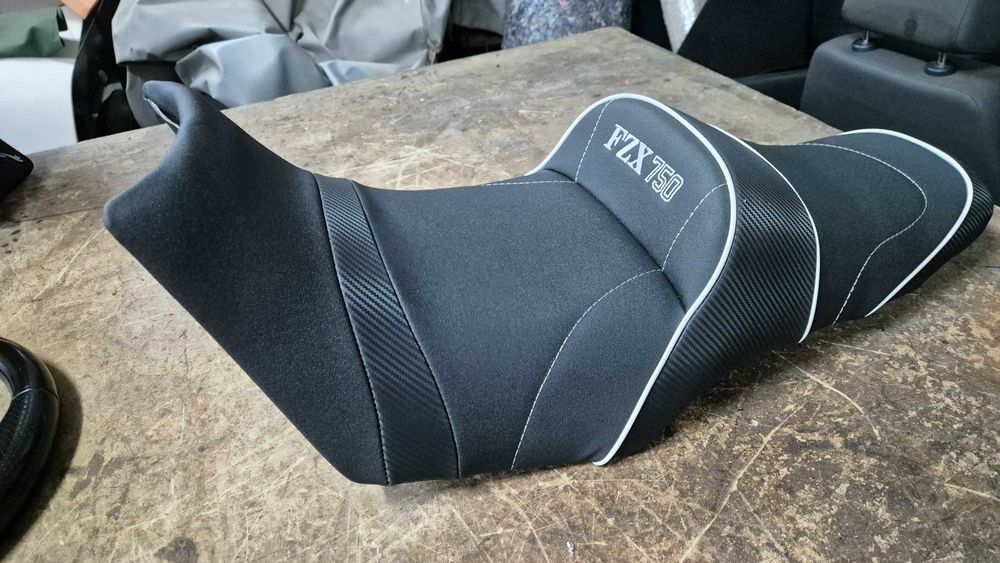 Cela Fzx 750 personalizada