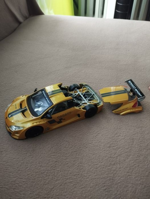 4 samochody modele 1:24