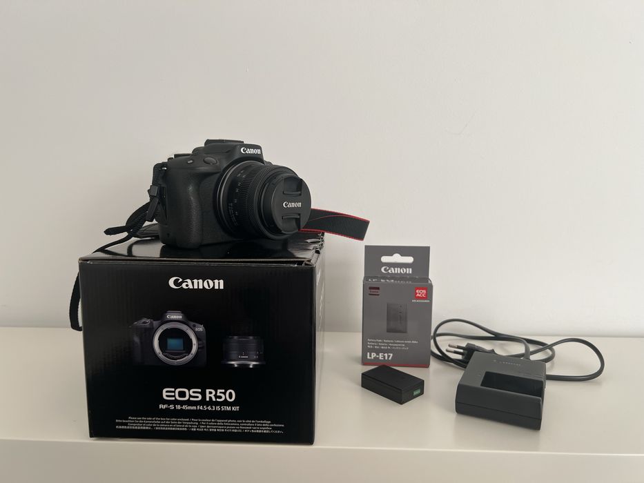 Canon EOS R50 + Kit Lens