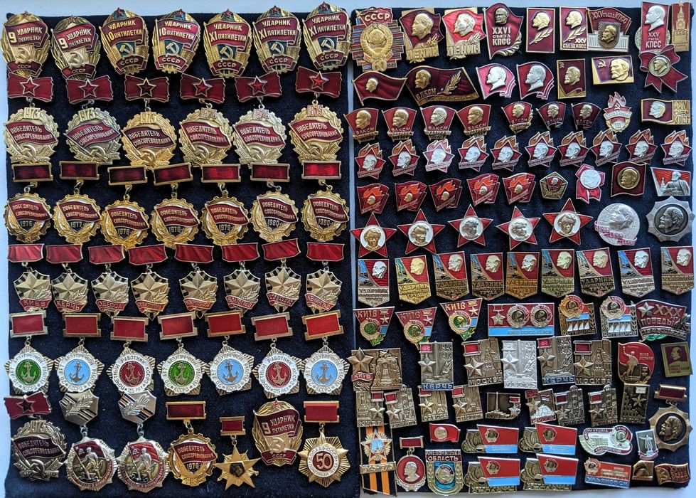 Значки із серій"Древний герб" (12штук),"Замки України" (5штук)