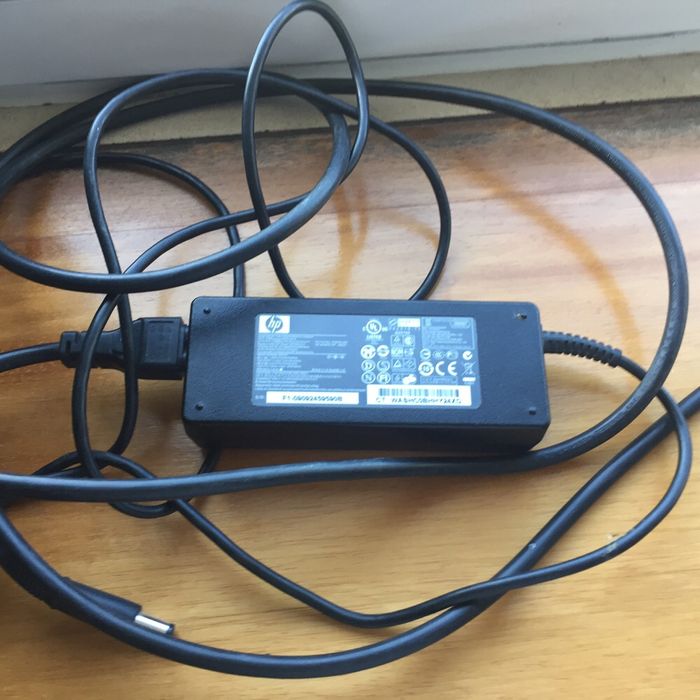 Carregador HP /outro universal marca targus com ficha toshiba