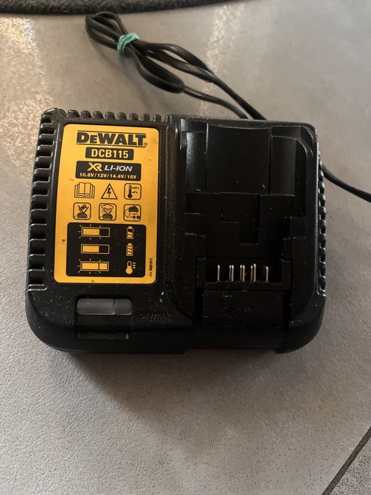 Ładowarka Dewalt Makita