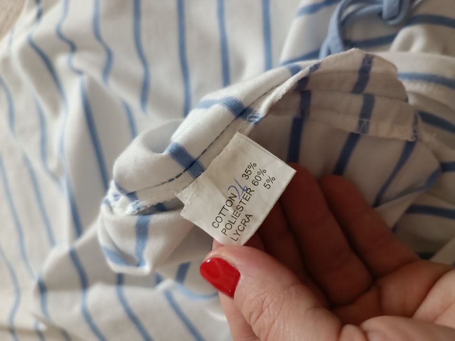 Bluzka w paski dekold V