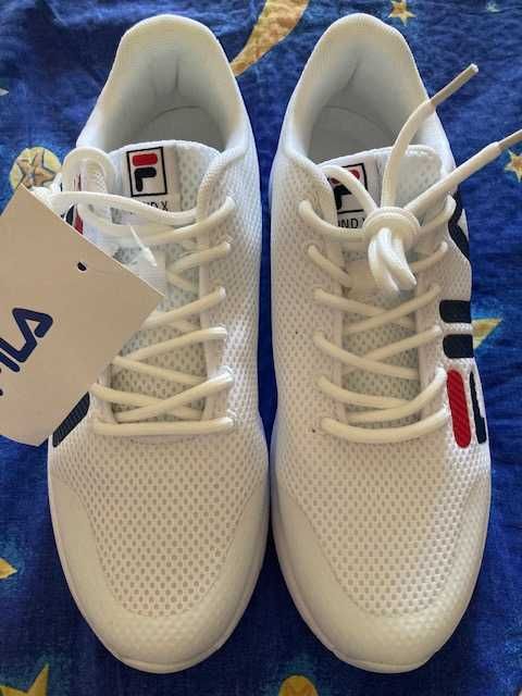 кроссовки Fila  на 39 размер