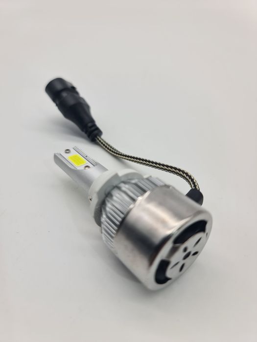 Lâmpada LED para carro C6 HB4 nova