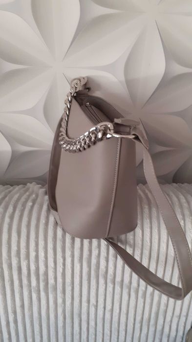 Torebko-kuferek z łańcuszkiem