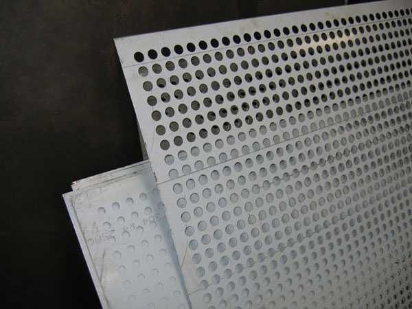 Алюмінієві листи та пластини, рифлені, перфорація