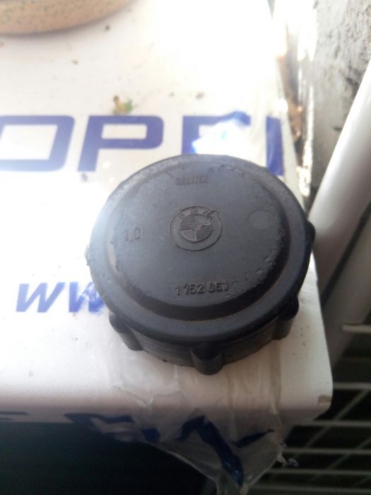 продам кришку с расшерительного бочка BMW