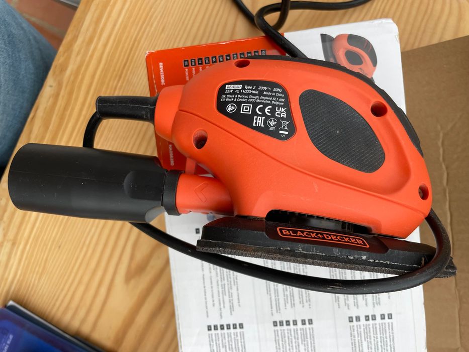 Lixadora eléctrica Black and Decker