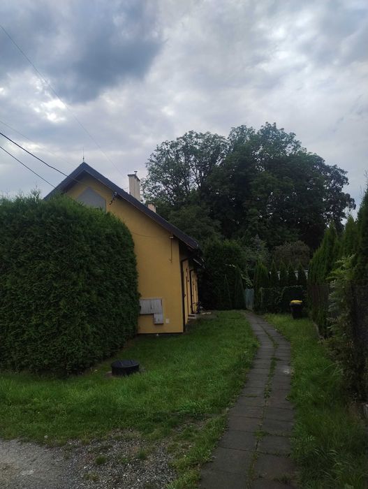 Dom w zabudowie szeregowej z malym ogrodkiem, bez posredników