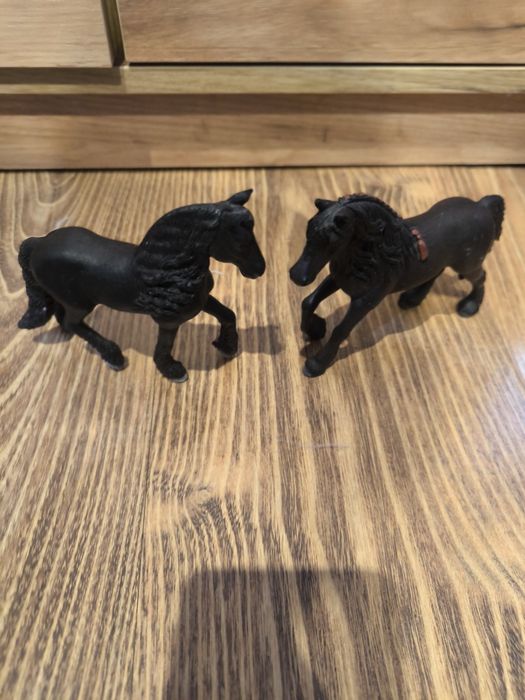 Sprzedam konie marki Schleich i CollectA