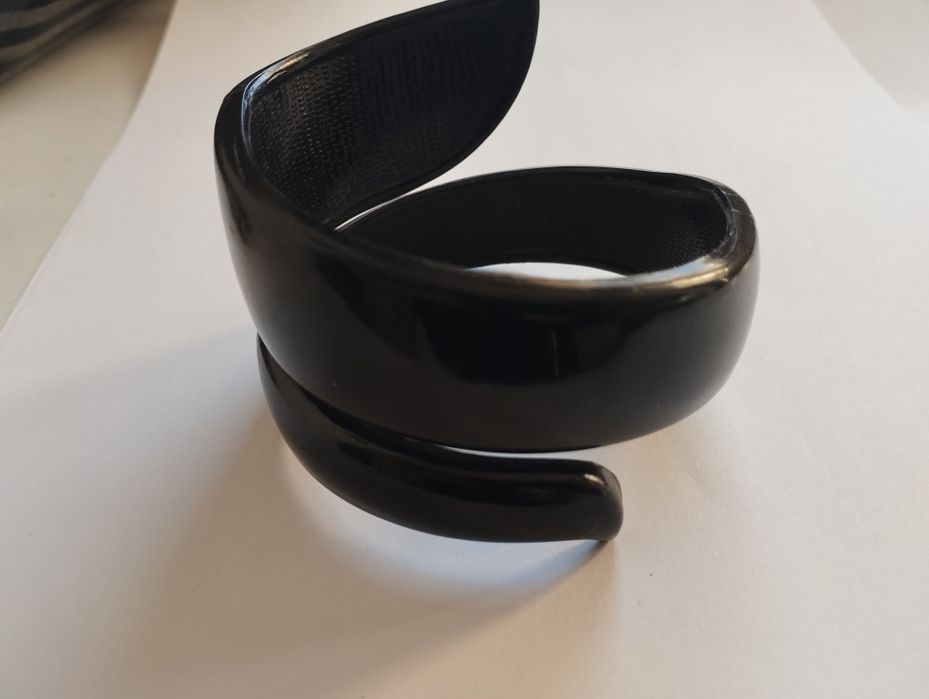 Bransoletka czarna kręcona elegancka