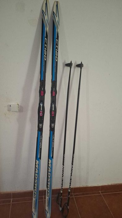 Skis e batons Reottefela