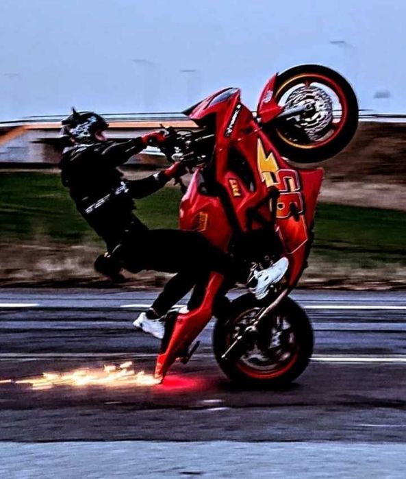 Honda CBR 600 F4i Sport Street Stunt