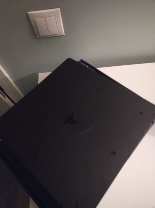 Konsola PS4 slim