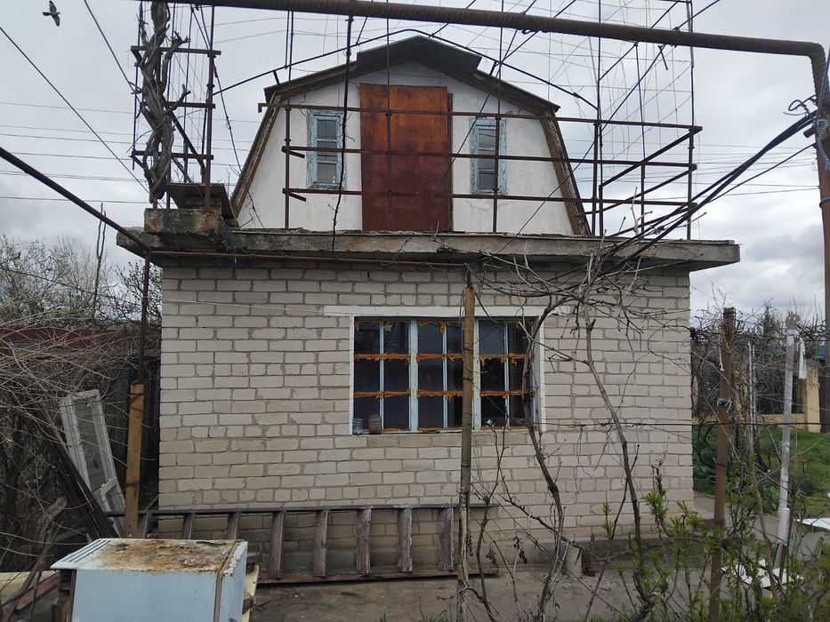 Продам дачу  поблизу  річки, поруч із  містом у затишному місці