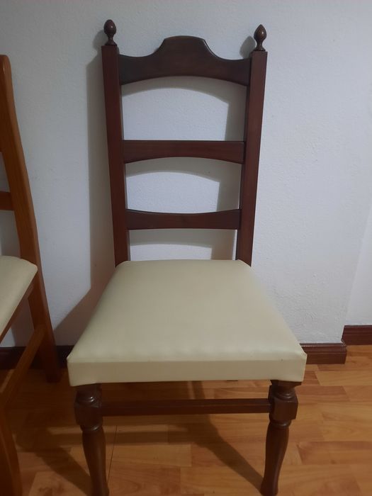 Cadeira em madeira