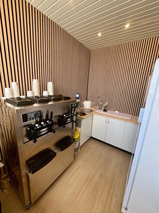 Contentor para venda de gelados, bar, café, gaufres.