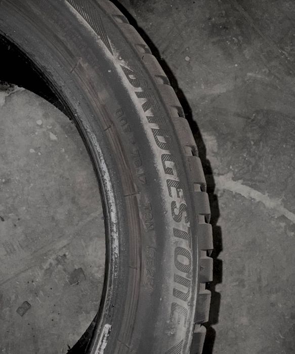 Opony zimowe BRIDGESTONE 225/45 R18 - 2023 ROK - WYSOKI BIEŻNIK