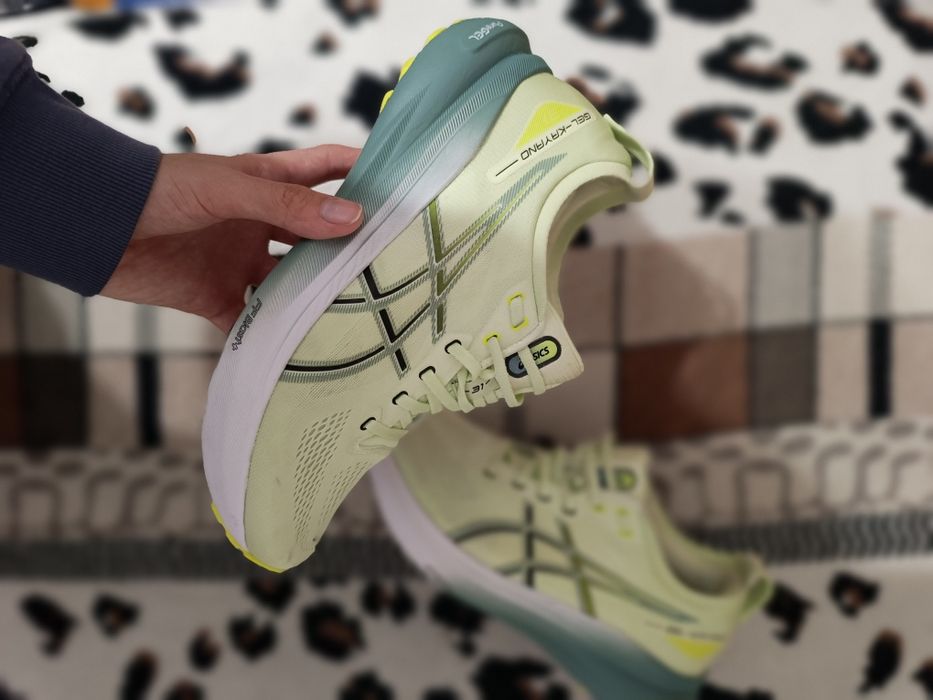 Кросівки для бігу GEL-KAYANO 31