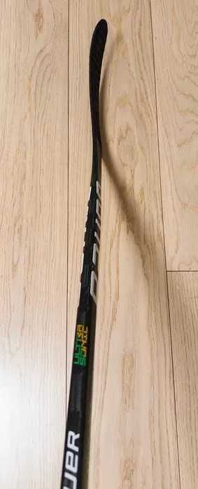 Kij hokejowy Bauer Supreme UltraSonic (P28,77 FLEX,Left) bardzo dobry