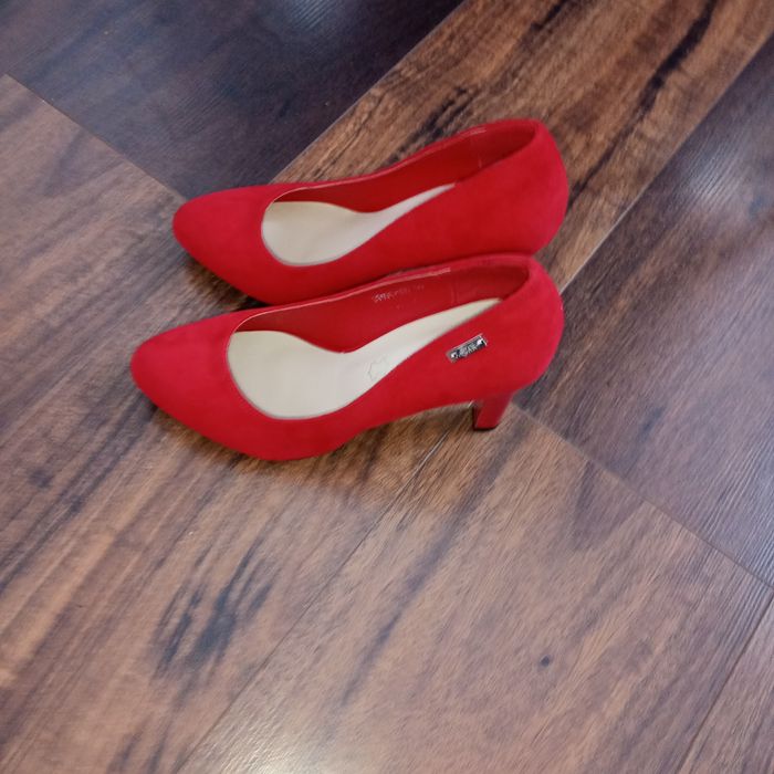 Buty obcas czerwone zamsz
