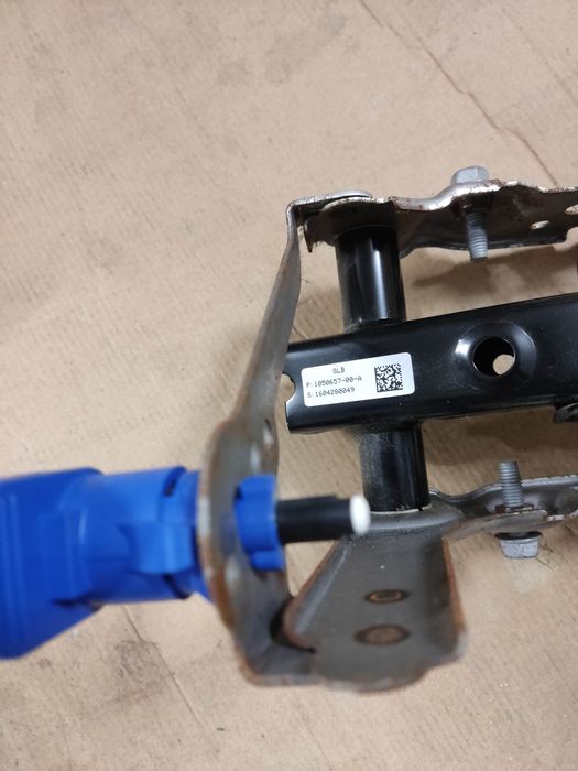 Педаль тормоза Tesla Model S 12-20 1050657-00-A