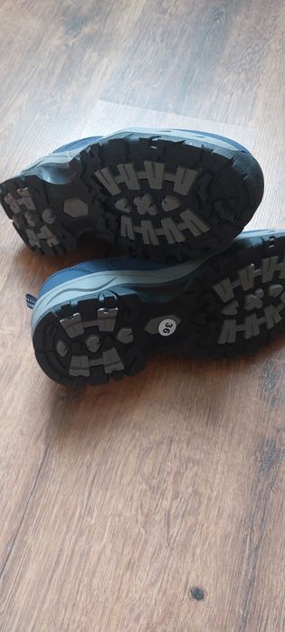 Кросівки трекові