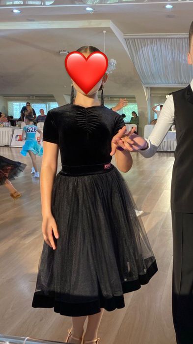 Сукня для бальних танців (ювеналів)