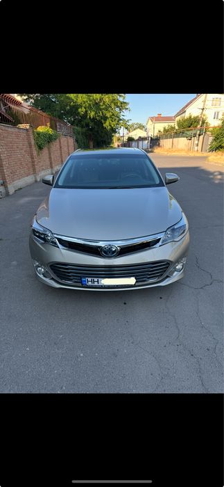 Сдам в аренду авто TOYOTA AVALON гибр  2014 год долгосрочно  под такси