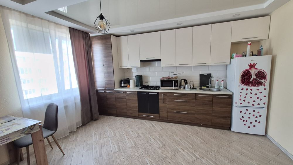 Продам 1 кім з АО, Центр, Меблі та техніка