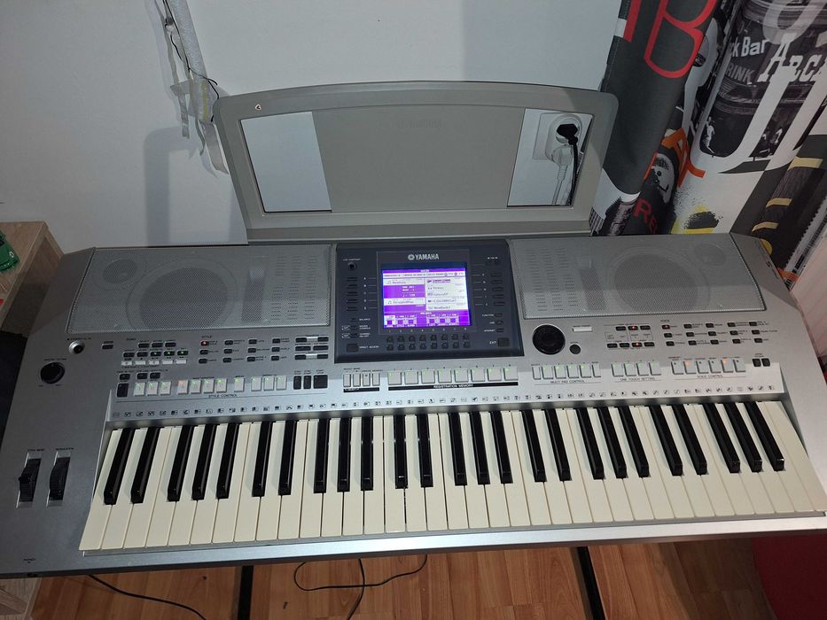 Yamaha psr s700  keyboard