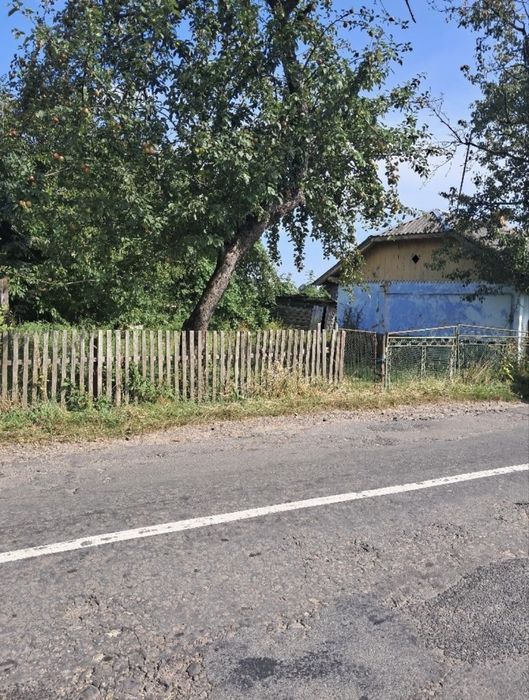 Продається стара хата в селі Тяпче під реконструкцію:газ,вода,світло