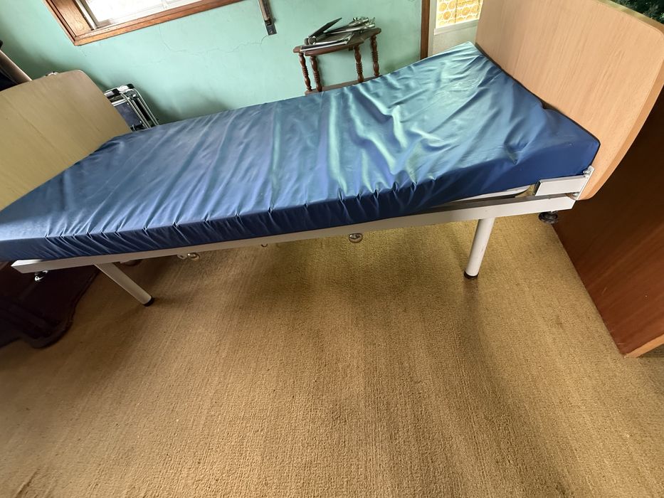 Cama Ortopédica Elétrica com Motor – Elevação de Cabeceira e Pernas