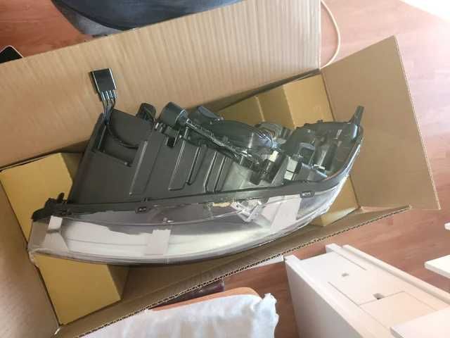 Farol para VOLVO XC60 ABAKUS esquerda e à direita