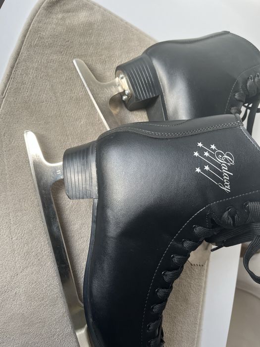 Czarne łyżwy rozmiar 43