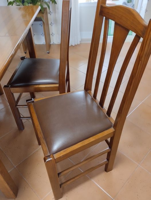 Mesa de jantar extensível + Cadeiras em Madeira Maciça – Pinho Mel