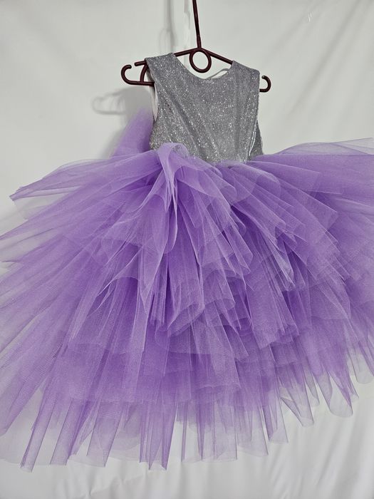 Платье на девочку 5-6 лет нарядное пышное фатиновое блестящее с бантом