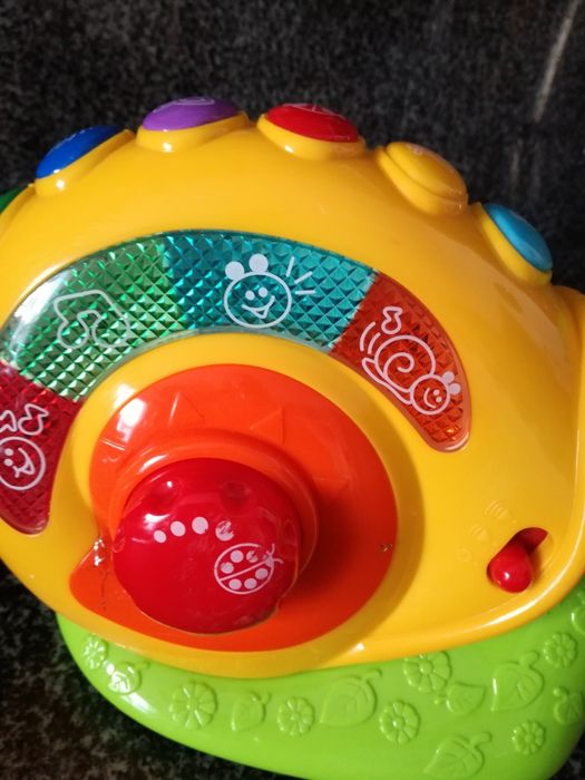 Brinquedo Chico (caracol musical com rodas)