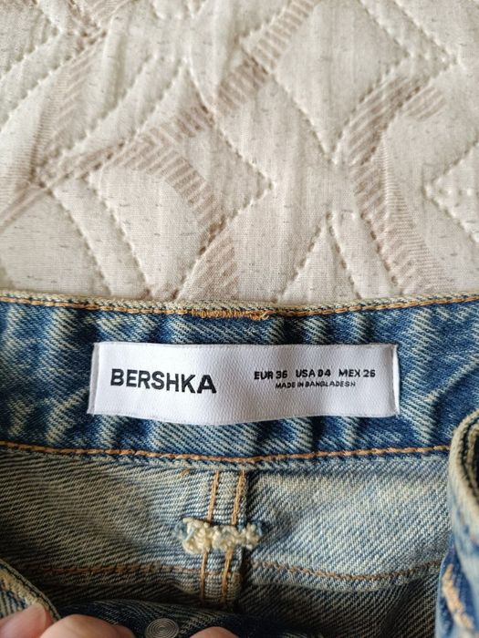 Джинси Bershka baggy balloon
Світло-блакитні, вдягались кілька разів, в гарному стані.
Світло-блакитні, вдягались кілька разів, в гарному с
