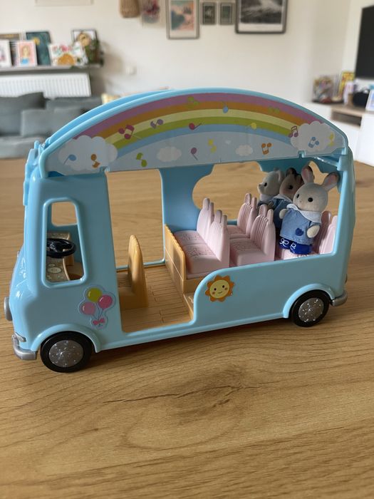 Autobus szkolny i figurki Sylvanian Families