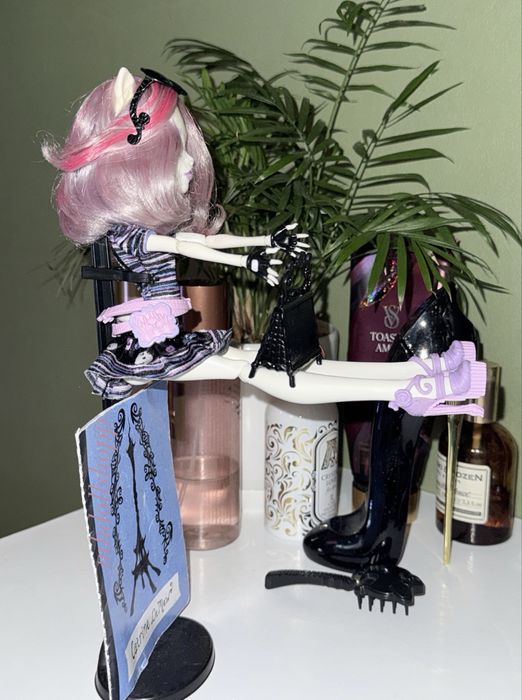 Catrine DeMew Scaris Monster High