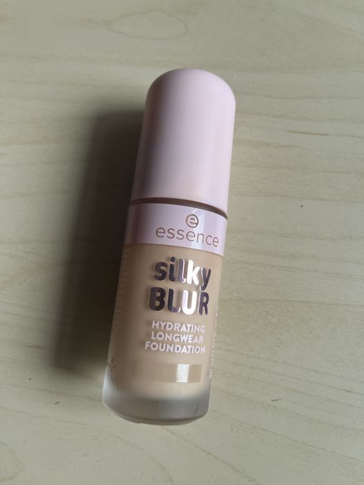 Essence silky blur 155 podkład kryjący