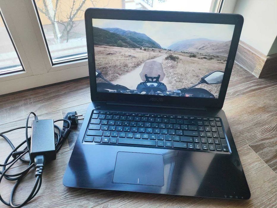 Asus X556U 15.6"FHD i5-6200/8Gb/1000GBHDD/DVD/АКБ НОВИЙ